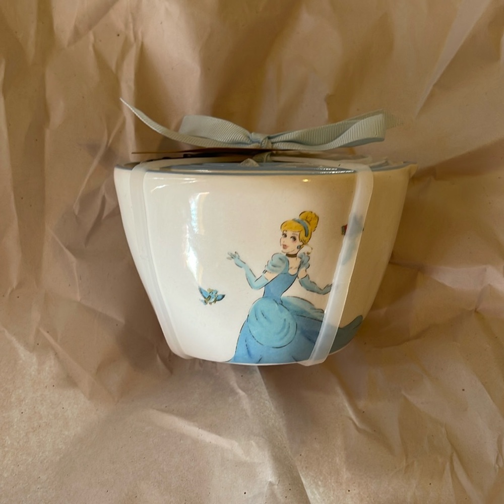 Rae Dunn Cinderella Measuring cups